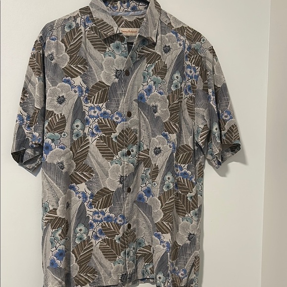 Men’s Tommy Bahama 100% Silk Button Down Shirt Short Sleeve Tropical Flower Sz M - Picture 1 of 3